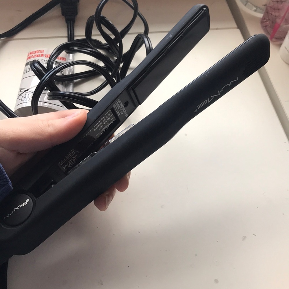 NuMe Hair Straightener